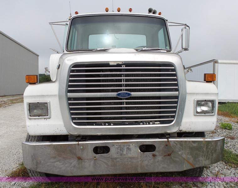 image for item K1164 1991 Ford LN9000 truck chassis