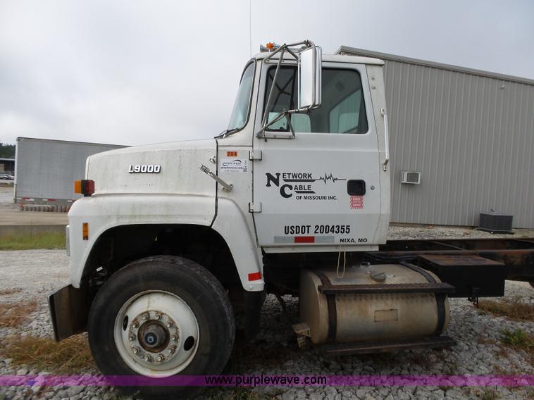 image for item K1164 1991 Ford LN9000 truck chassis