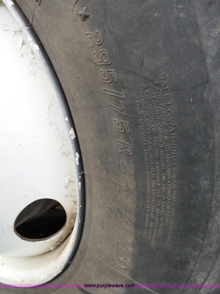 image for item K1164 1991 Ford LN9000 truck chassis