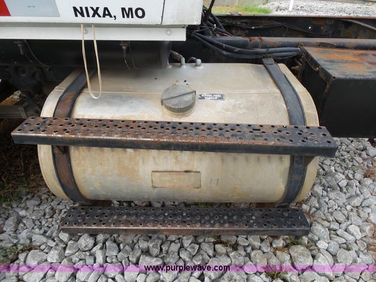 image for item K1164 1991 Ford LN9000 truck chassis