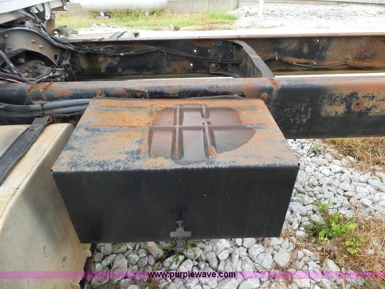 image for item K1164 1991 Ford LN9000 truck chassis