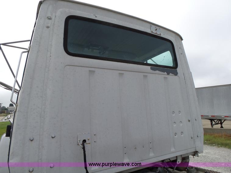 image for item K1164 1991 Ford LN9000 truck chassis