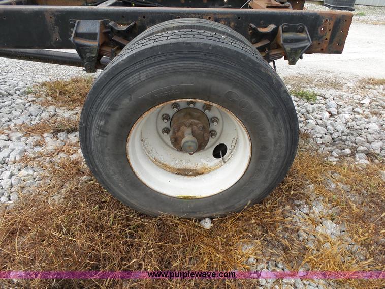 image for item K1164 1991 Ford LN9000 truck chassis