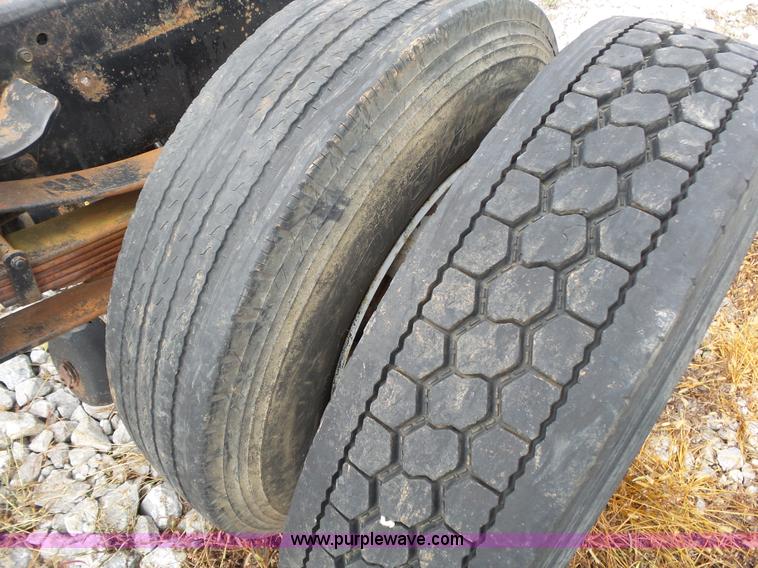 image for item K1164 1991 Ford LN9000 truck chassis