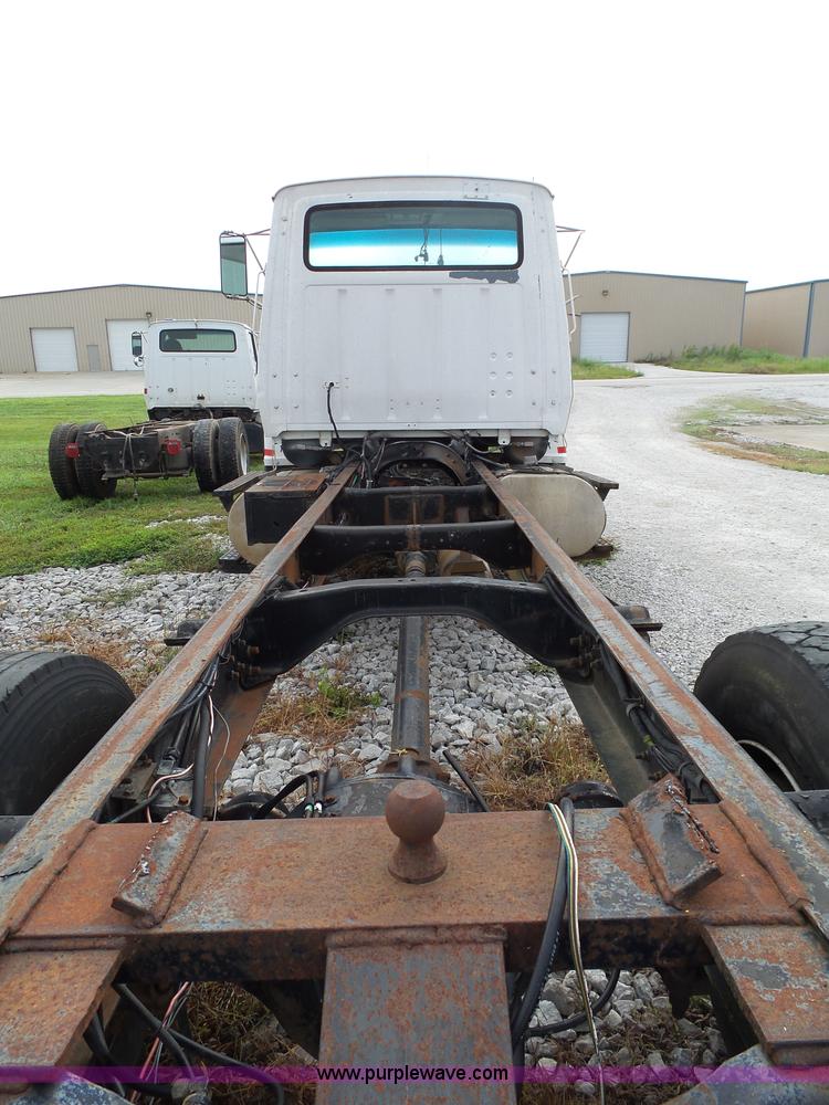 image for item K1164 1991 Ford LN9000 truck chassis