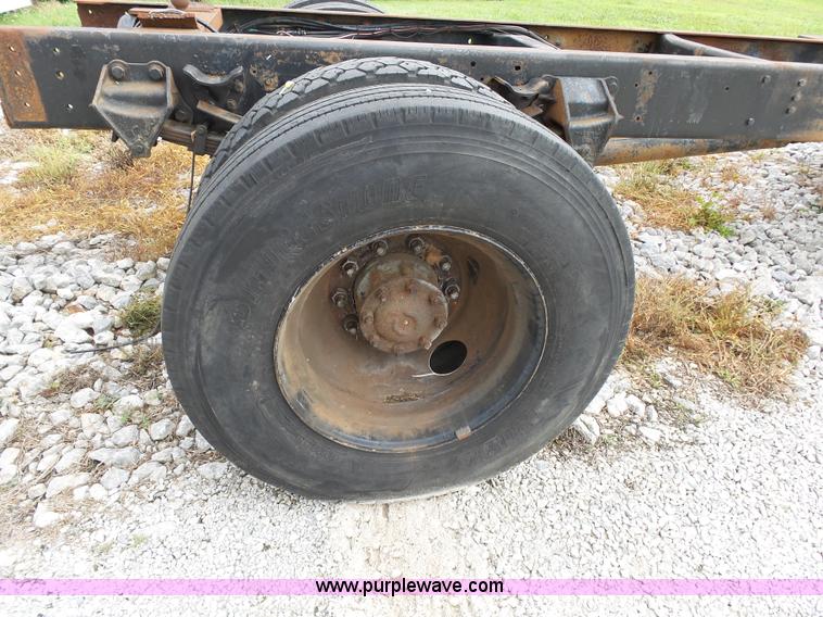 image for item K1164 1991 Ford LN9000 truck chassis