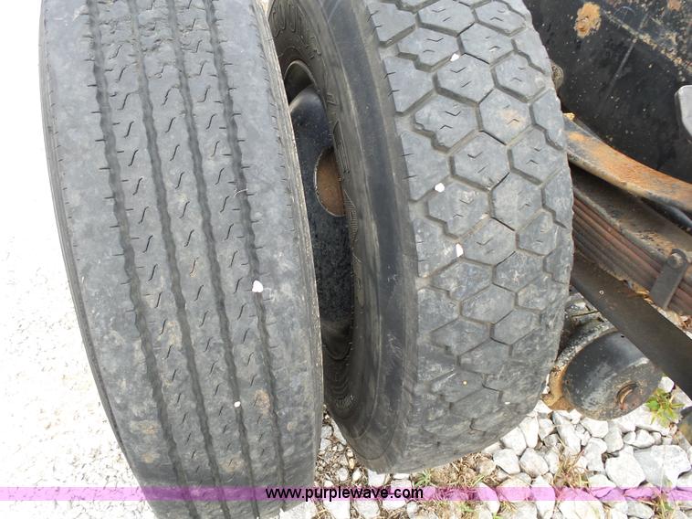 image for item K1164 1991 Ford LN9000 truck chassis