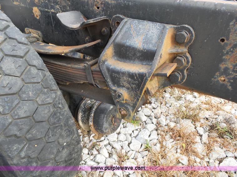 image for item K1164 1991 Ford LN9000 truck chassis