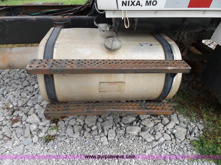 image for item K1164 1991 Ford LN9000 truck chassis