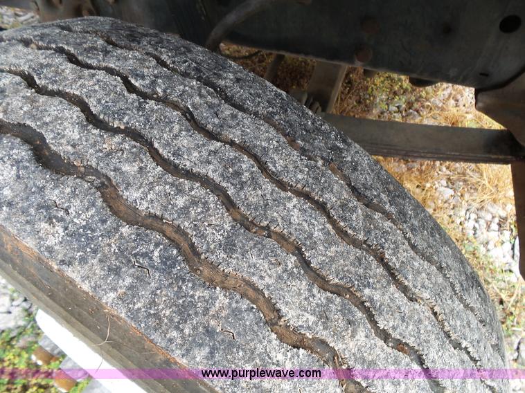 image for item K1164 1991 Ford LN9000 truck chassis