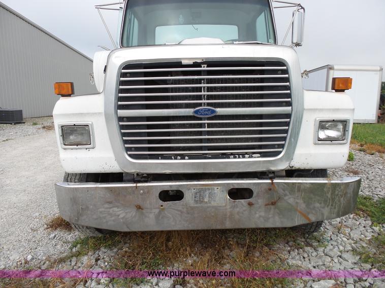 image for item K1164 1991 Ford LN9000 truck chassis