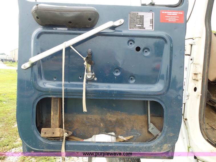 image for item K1164 1991 Ford LN9000 truck chassis