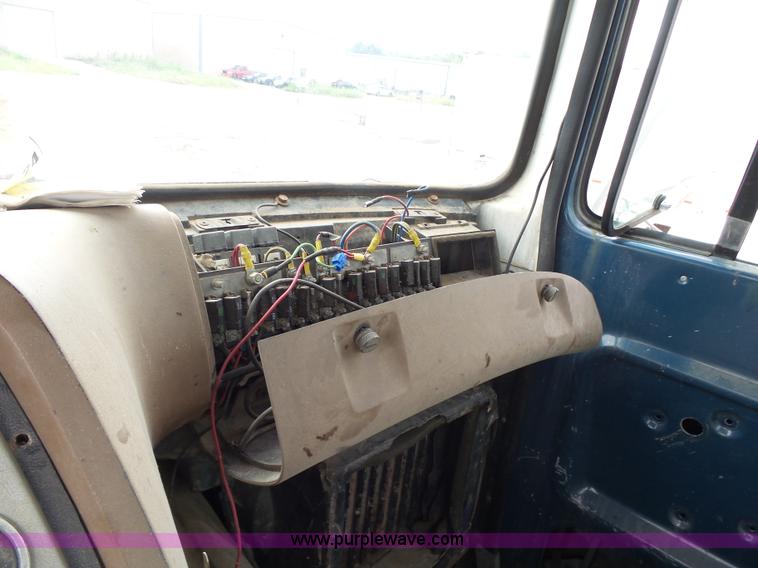 image for item K1164 1991 Ford LN9000 truck chassis