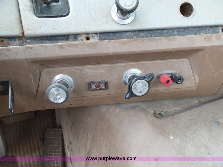 image for item K1164 1991 Ford LN9000 truck chassis