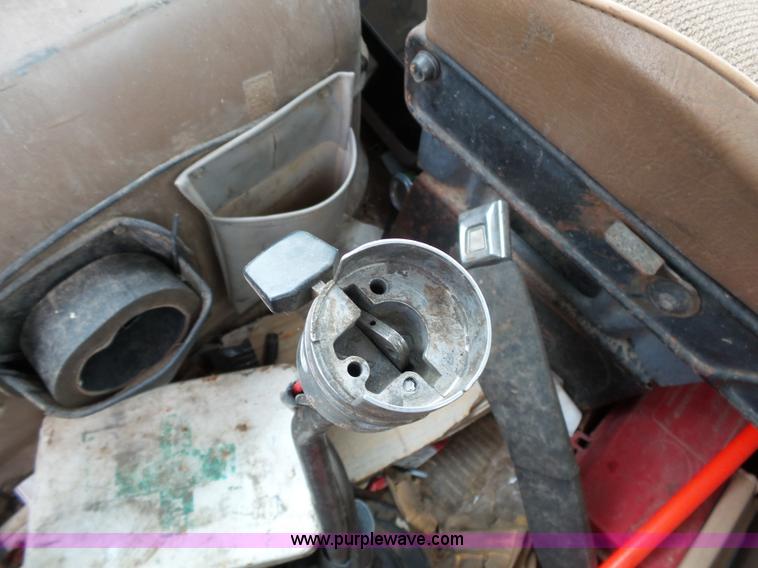 image for item K1164 1991 Ford LN9000 truck chassis