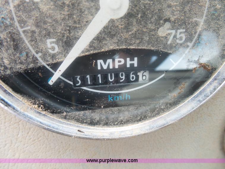 image for item K1164 1991 Ford LN9000 truck chassis