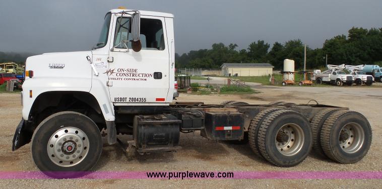image for item K1166 1993 Ford LNT8000 semi truck