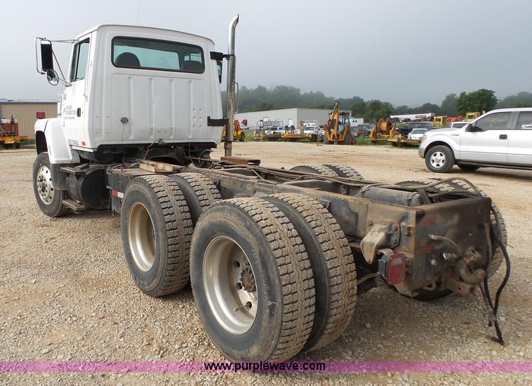 image for item K1166 1993 Ford LNT8000 semi truck