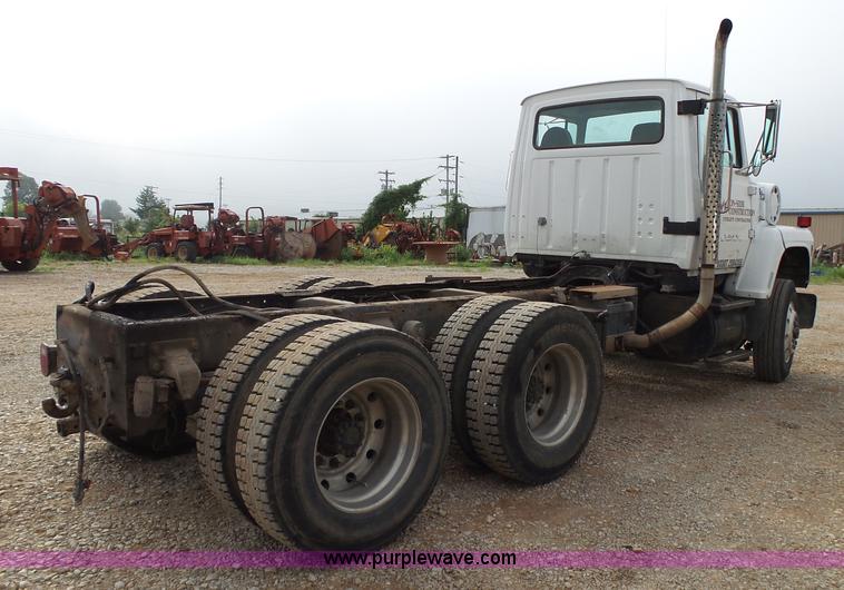 image for item K1166 1993 Ford LNT8000 semi truck