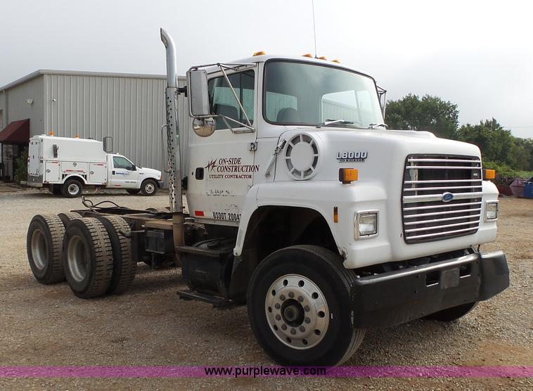 image for item K1166 1993 Ford LNT8000 semi truck