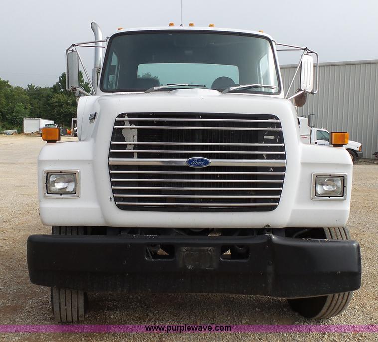 image for item K1166 1993 Ford LNT8000 semi truck