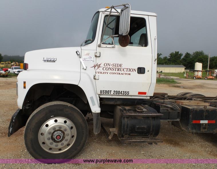 image for item K1166 1993 Ford LNT8000 semi truck