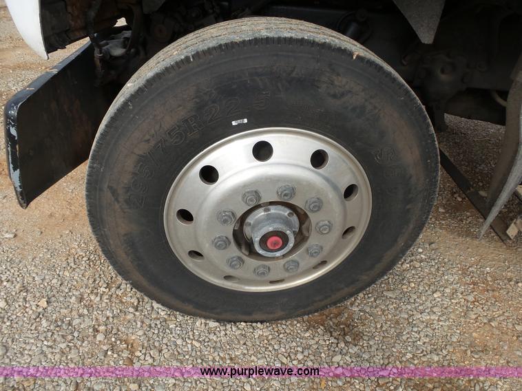 image for item K1166 1993 Ford LNT8000 semi truck