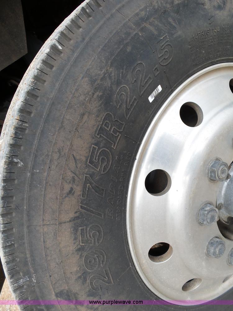 image for item K1166 1993 Ford LNT8000 semi truck