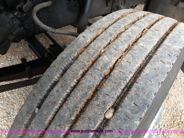 image for item K1166 1993 Ford LNT8000 semi truck