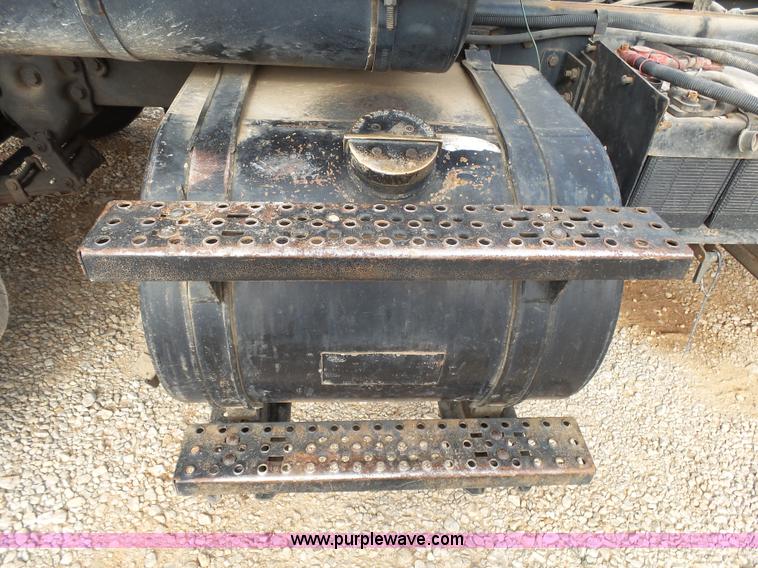 image for item K1166 1993 Ford LNT8000 semi truck