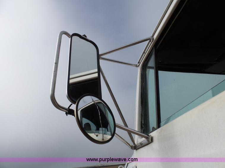 image for item K1166 1993 Ford LNT8000 semi truck