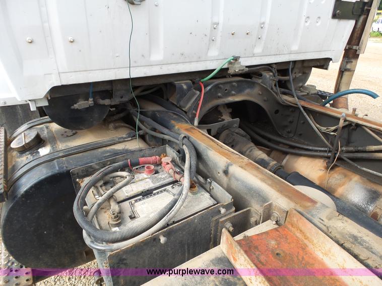 image for item K1166 1993 Ford LNT8000 semi truck