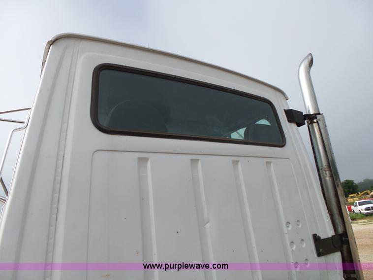 image for item K1166 1993 Ford LNT8000 semi truck