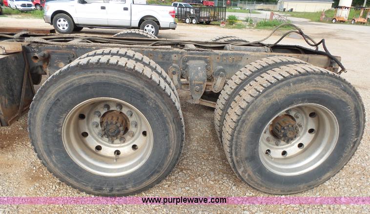 image for item K1166 1993 Ford LNT8000 semi truck