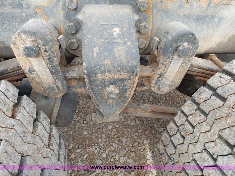 image for item K1166 1993 Ford LNT8000 semi truck