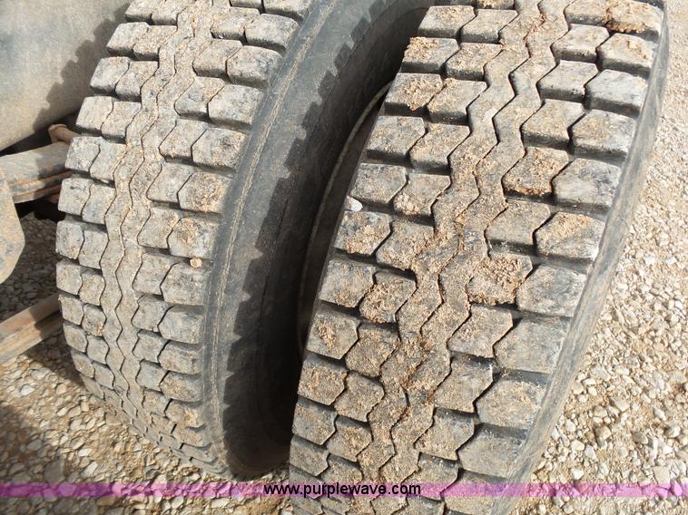 image for item K1166 1993 Ford LNT8000 semi truck