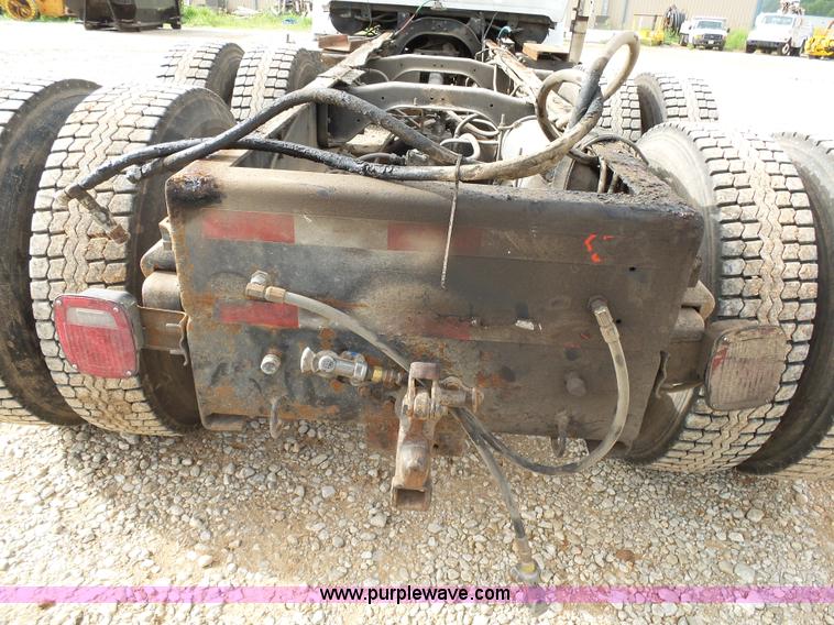 image for item K1166 1993 Ford LNT8000 semi truck