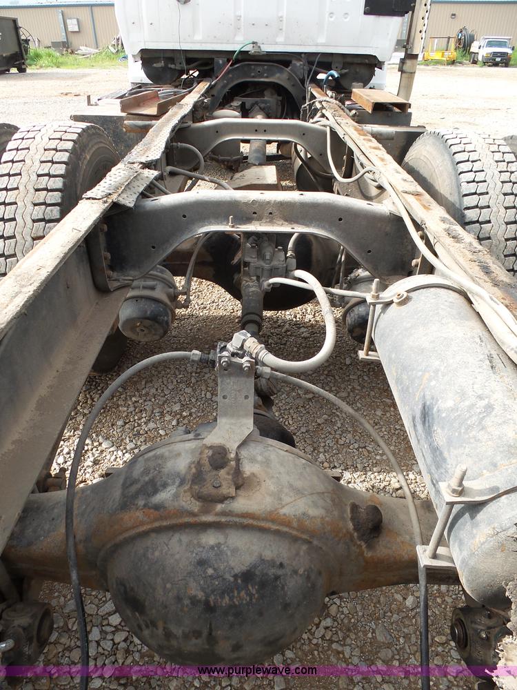 image for item K1166 1993 Ford LNT8000 semi truck