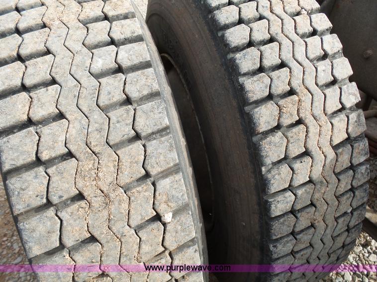 image for item K1166 1993 Ford LNT8000 semi truck