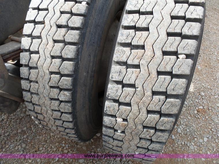 image for item K1166 1993 Ford LNT8000 semi truck