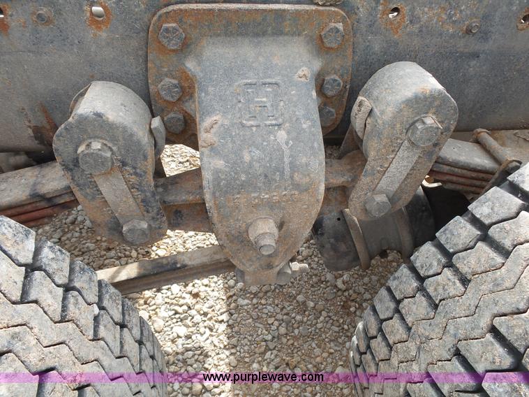 image for item K1166 1993 Ford LNT8000 semi truck