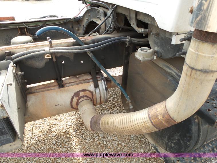 image for item K1166 1993 Ford LNT8000 semi truck