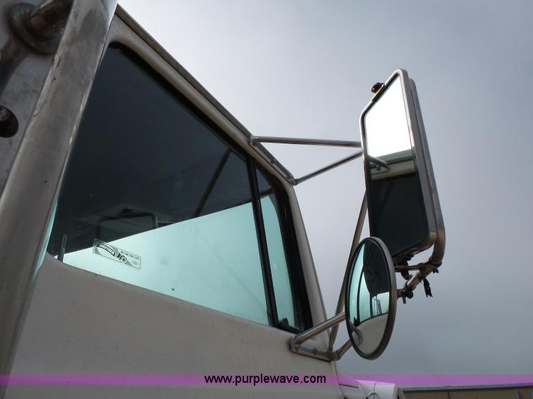 image for item K1166 1993 Ford LNT8000 semi truck