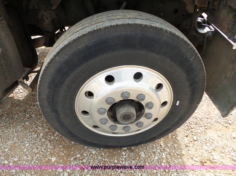 image for item K1166 1993 Ford LNT8000 semi truck