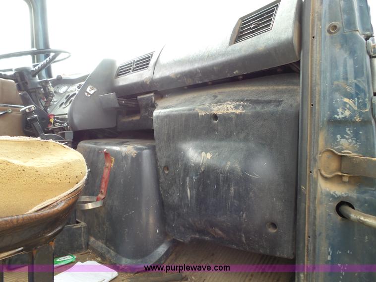 image for item K1166 1993 Ford LNT8000 semi truck