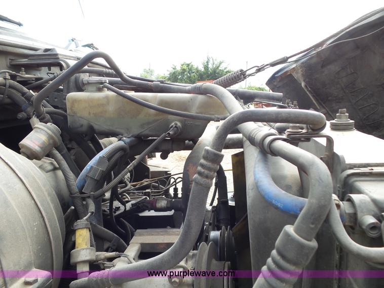 image for item K1166 1993 Ford LNT8000 semi truck
