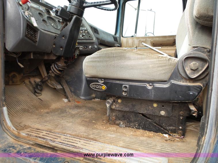 image for item K1166 1993 Ford LNT8000 semi truck