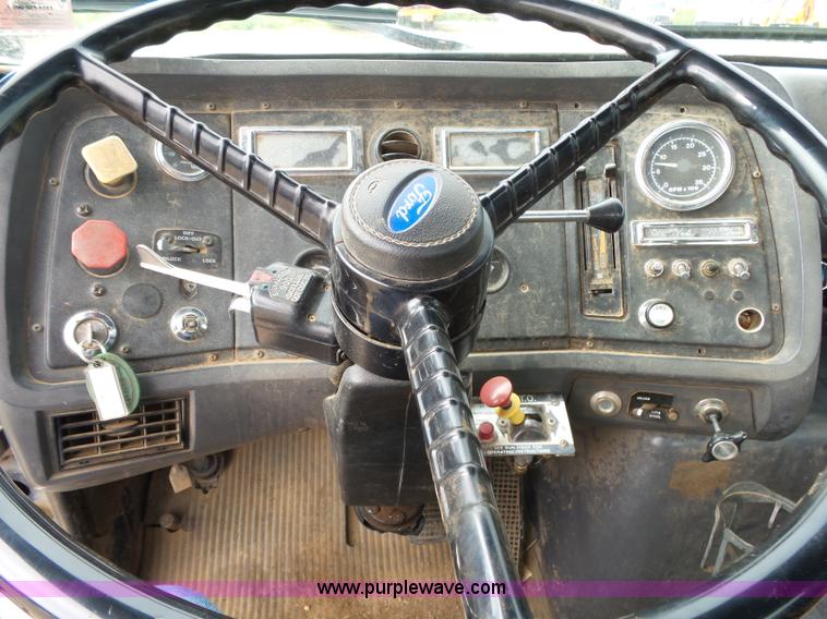 image for item K1166 1993 Ford LNT8000 semi truck