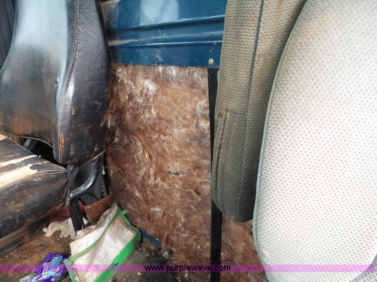 image for item K1166 1993 Ford LNT8000 semi truck