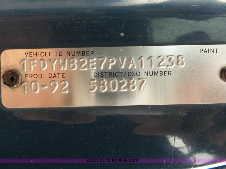 image for item K1166 1993 Ford LNT8000 semi truck